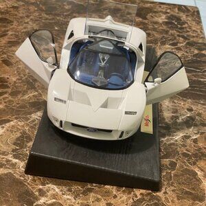 Maisto Ford GT 90, white in box